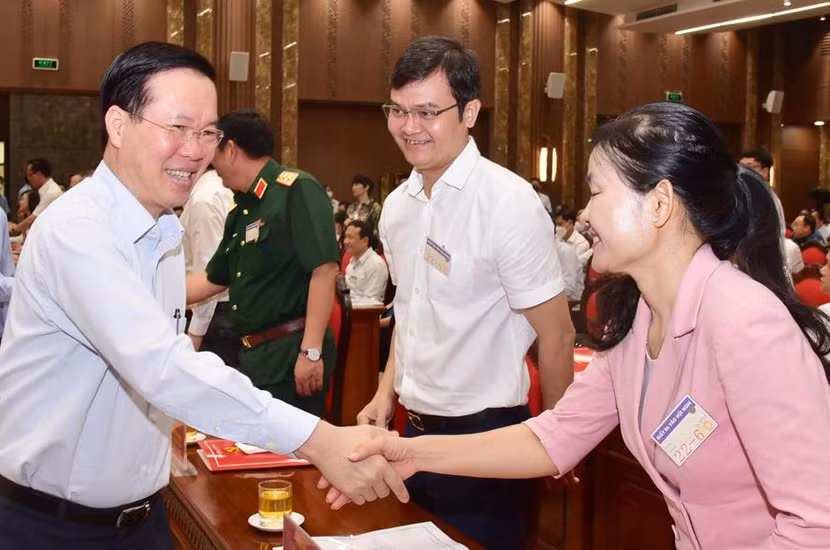 Thường trực Ban Bí thư Võ Văn Thưởng với các đại biểu dự hội nghị