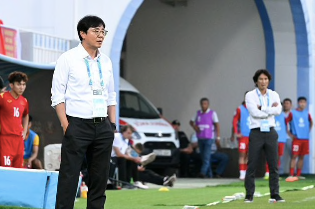 HLV Hwang Sun-hong chưa thể cùng U23 Hàn Quốc giành vé sớm
