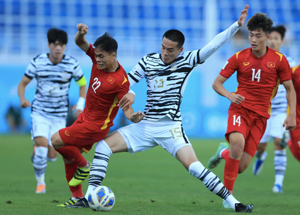 U23 Hàn Quốc (áo sáng) tạo áp lực lớn bên phần sân U23 Việt Nam (Ảnh: VNN) U23 Hàn Quốc (áo sáng) tạo áp lực lớn bên phần sân U23 Việt Nam (Ảnh: VNN)