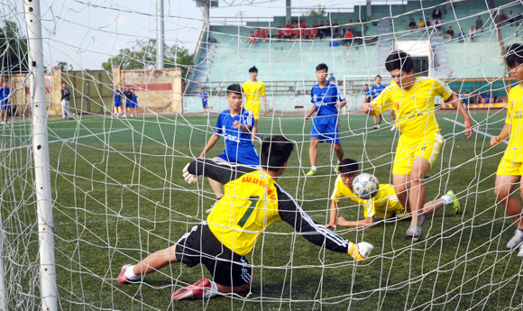 Đương kim vô địch và Á quân cùng bị loại ảnh 10