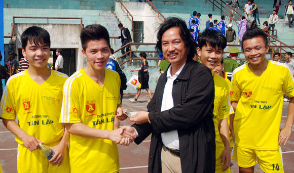 Đương kim vô địch và Á quân cùng bị loại ảnh 20