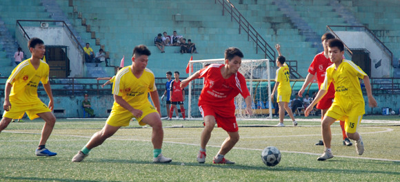 Đương kim vô địch và Á quân cùng bị loại ảnh 16