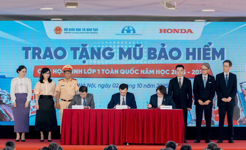 Đại diện ba bên ký kết Biên bản ghi nhớ Đại diện ba bên ký kết Biên bản ghi nhớ