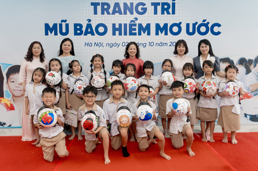 Những chiếc mũ bảo hiểm đạt chuẩn của Honda được các em học sinh trang trí xinh xắn Những chiếc mũ bảo hiểm đạt chuẩn của Honda được các em học sinh trang trí xinh xắn