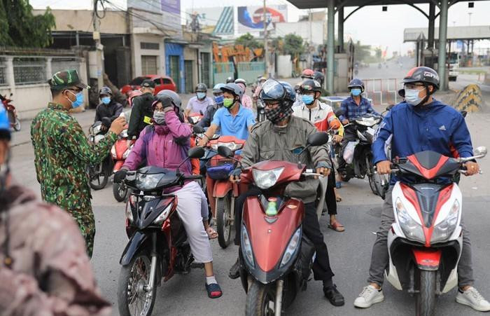 Thủ tướng Chính phủ đã có Công điện gửi Chủ tịch UBND các tỉnh, thành phố, các Bộ trưởng, Trưởng ngành, trong đó “nhắc nhở” một số nơi đã áp dụng những biện pháp cứng nhắc, có mức cực đoan gây ảnh hưởng đến hoạt động sản xuất kinh doanh, gây nguy cơ làm đứt gãy chuỗi cung ứng, sản xuất quy mô lớn