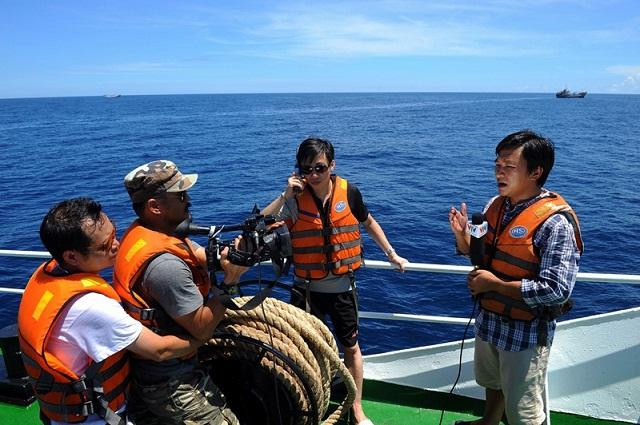 Báo chí tác nghiệp tại vùng biển Hoàng Sa của Việt Nam, phục vụ nhiệm vụ bảo vệ Tổ quốc Báo chí tác nghiệp tại vùng biển Hoàng Sa của Việt Nam, phục vụ nhiệm vụ bảo vệ Tổ quốc