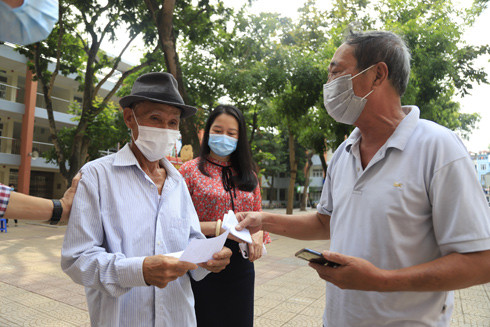 Người dân Hà Nội đã tự nâng cao ý thức khi dịch Covid-19 bùng phát trở lại Ảnh: LAM THANH Người dân Hà Nội đã tự nâng cao ý thức khi dịch Covid-19 bùng phát trở lại Ảnh: LAM THANH