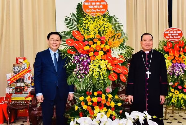 Bí thư Thành ủy Vương Đình Huệ chúc mừng Tòa Tổng Giám mục Hà Nội nhân dịp lễ Giáng sinh 2020. Bí thư Thành ủy Vương Đình Huệ chúc mừng Tòa Tổng Giám mục Hà Nội nhân dịp lễ Giáng sinh 2020.