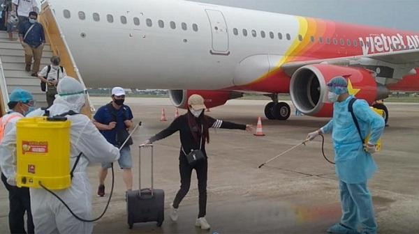 Phòng chống Covid-19 với khách nhập cảnh (Ảnh minh họa)