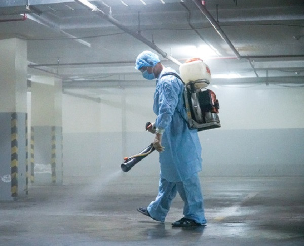 Lực lượng y tế xử lý phòng dịch tại nơi có bệnh nhân Covid-19 sinh sống Lực lượng y tế xử lý phòng dịch tại nơi có bệnh nhân Covid-19 sinh sống