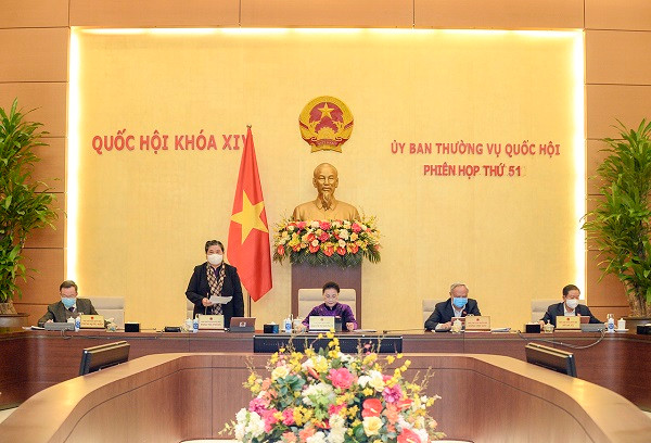 Phó Chủ tịch Thường trực Quốc hội Tòng Thị Phóng kết luận phiên thảo luận