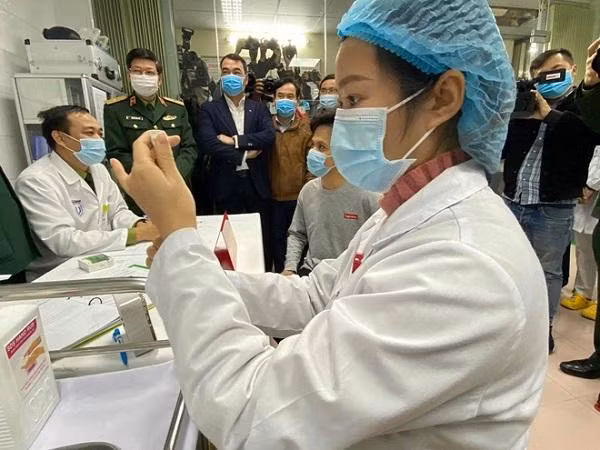 Tiêm thử nghiệm vaccine Covid-19 do Việt Nam sản xuất