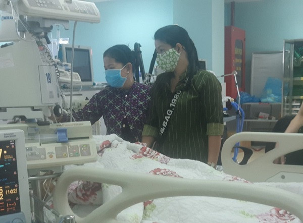 Mẹ và chị gái anh Q. - người hiến đa tạng giây phút anh Q. rơi vào chết não Mẹ và chị gái anh Q. - người hiến đa tạng giây phút anh Q. rơi vào chết não