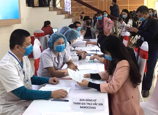 Nhiều sinh viên tình nguyện đăng ký tham gia tiêm thử nghiệm vaccine Covid-19 Nhiều sinh viên tình nguyện đăng ký tham gia tiêm thử nghiệm vaccine Covid-19