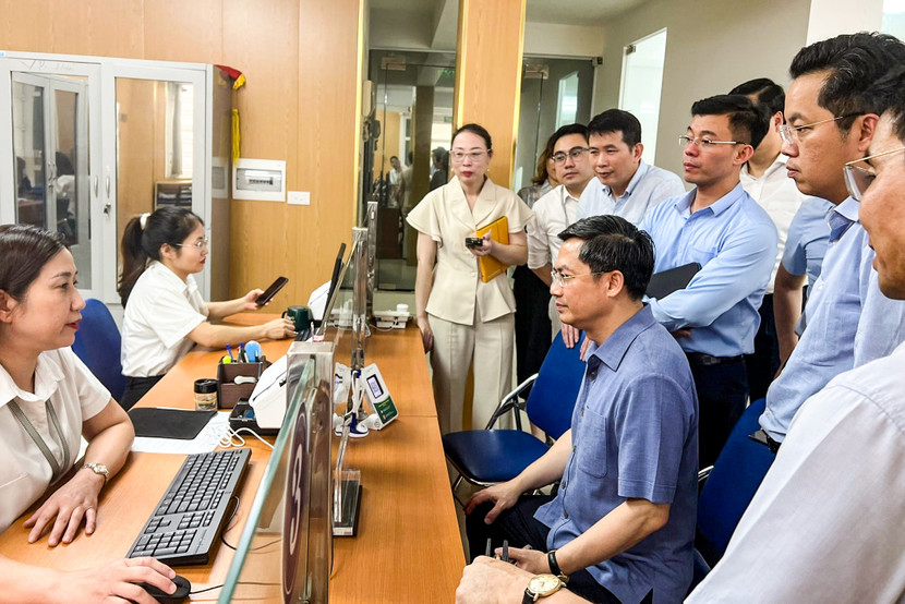 Phó Chủ tịch UBND TP Hà Nội Hà Minh Hải kiểm tra các mô hình mới ở quận Hoàn Kiếm