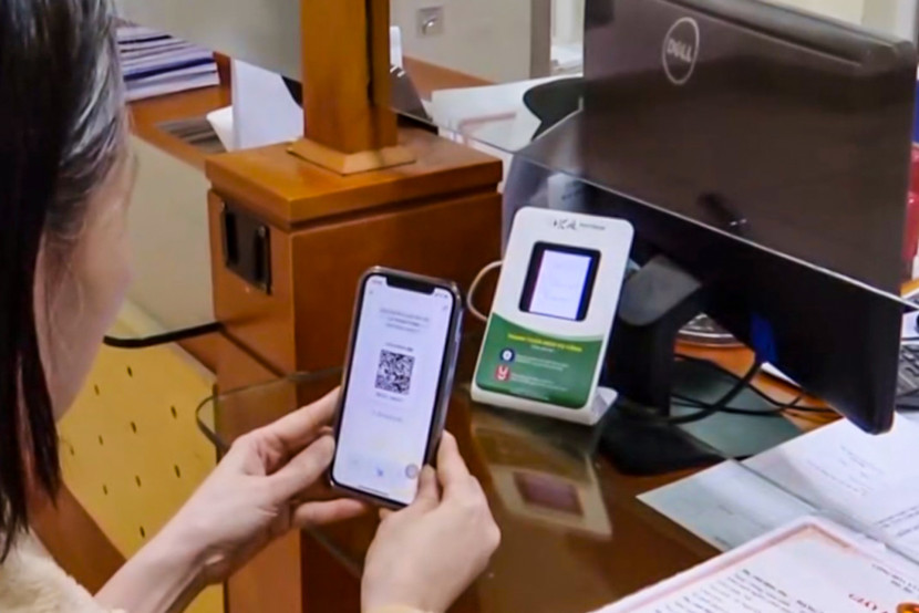 Mô hình thí điểm “Tuyến phố 4.0 không dùng tiền mặt” ở phố Hàng Bạc (Hoàn Kiếm) được nhiều hộ kinh doanh, người dân ủng hộ