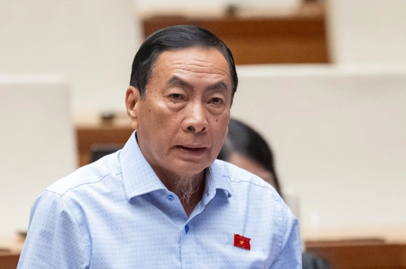 Đại biểu Phạm Văn Hòa (đoàn Đồng Tháp) phát biểu Đại biểu Phạm Văn Hòa (đoàn Đồng Tháp) phát biểu