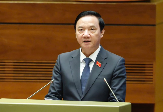 Phó Chủ tịch Quốc hội Nguyễn Khắc Định báo cáo trước Quốc hội