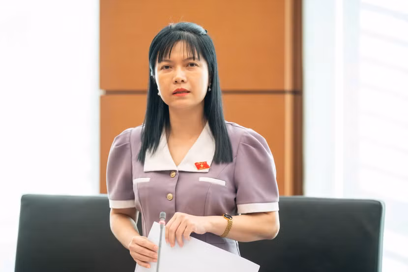 Đại biểu Tạ Thị Yên (đoàn Điện Biên) phát biểu thảo luận tổ