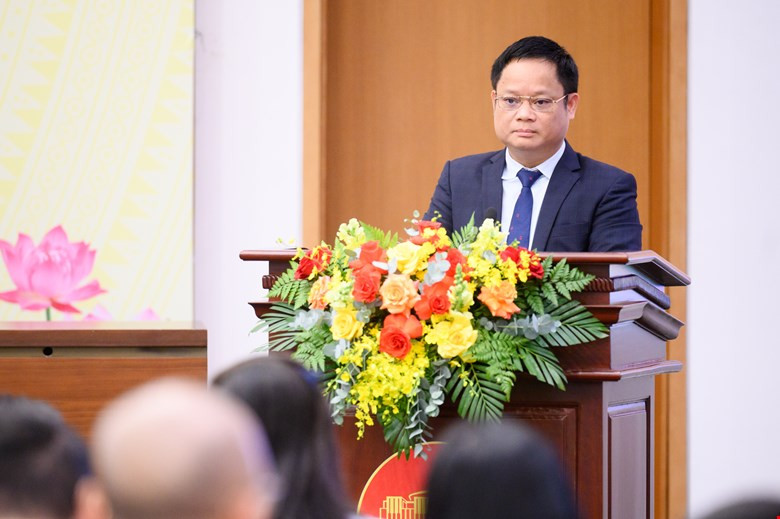 Ông Vũ Minh Tuấn thông tin đến báo chí