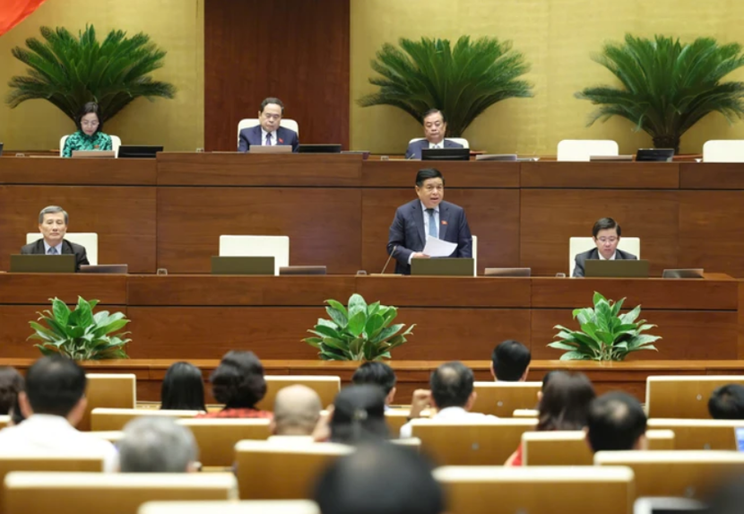 Phó Thủ tướng Chính phủ Nguyễn Chí Dũng phát biểu tại Quốc hội