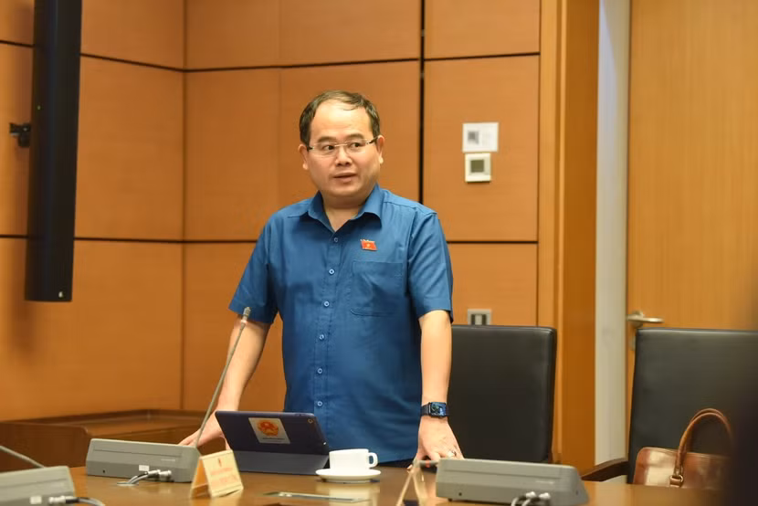 ĐBQH Quản Minh Cường (đoàn Cao Bằng) phát biểu thảo luận tổ ĐBQH Quản Minh Cường (đoàn Cao Bằng) phát biểu thảo luận tổ