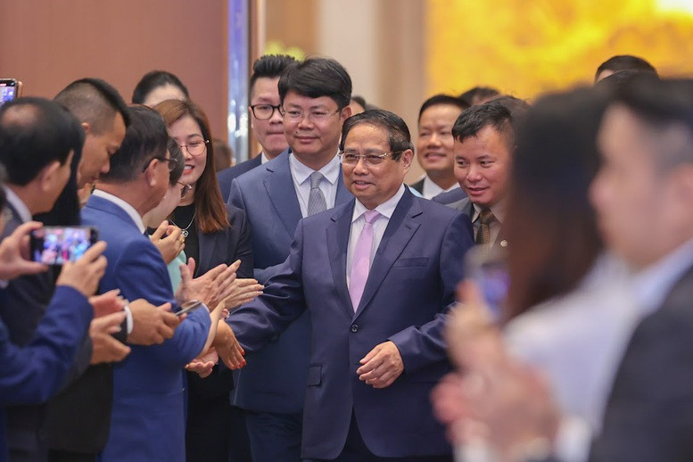 Thủ tướng Phạm Minh Chính gặp gỡ các doanh nghiệp tại buổi tọa đàm (Ảnh: VGP)