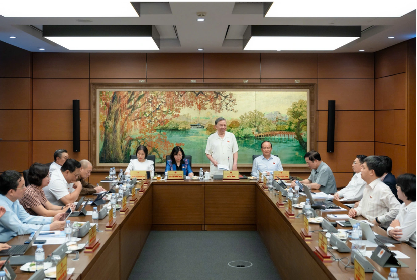 Quang cảnh phiên thảo luận ở tổ Hà Nội