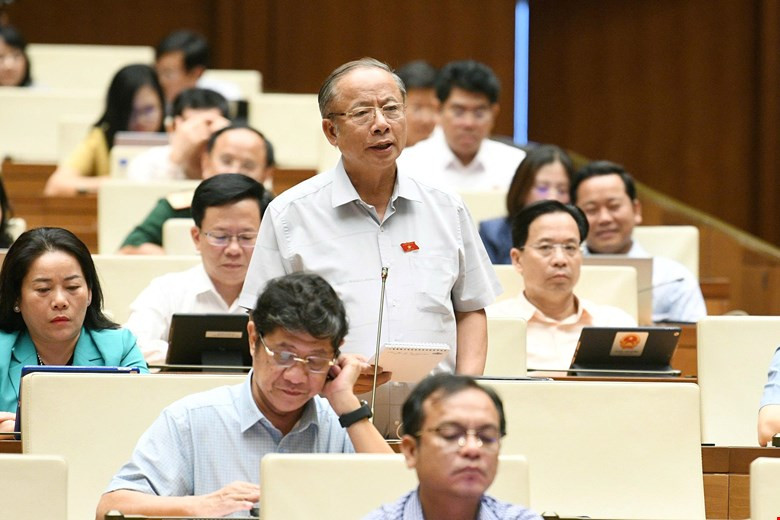 Đại biểu Nguyễn Văn Thân (đoàn Thái Bình) phát biểu