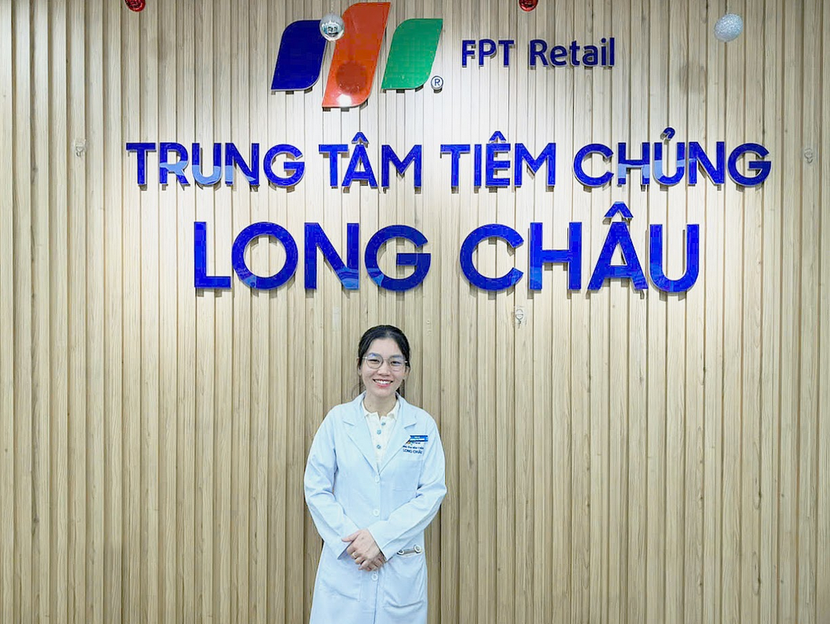Nữ bác sĩ tại trung tâm tiêm chủng đã cấp cứu thần tốc, giúp người phụ nữ vượt qua cửa tử. Nữ bác sĩ tại trung tâm tiêm chủng đã cấp cứu thần tốc, giúp người phụ nữ vượt qua cửa tử.