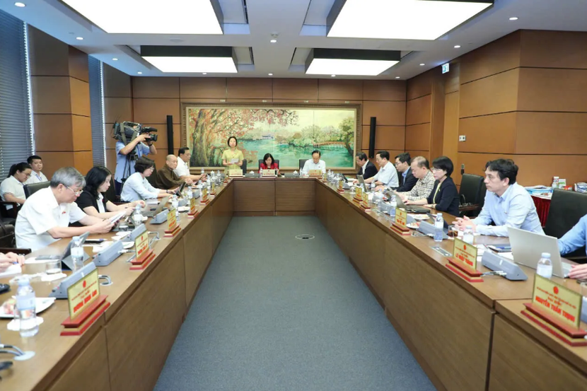 Thảo luận tổ tại đoàn ĐBQH TP. Hà Nội chiều 22-5 Thảo luận tổ tại đoàn ĐBQH TP. Hà Nội chiều 22-5