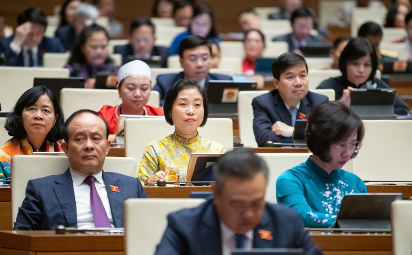 Các ĐBQH đoàn Hà Nội tại phiên khai mạc sáng 5-5