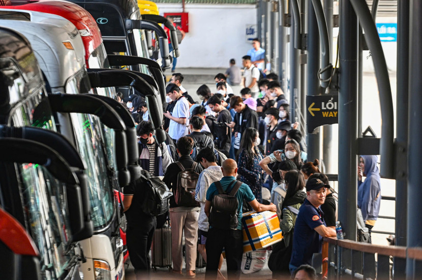 Khu vực các bến xe đều rất đông ngay từ trưa