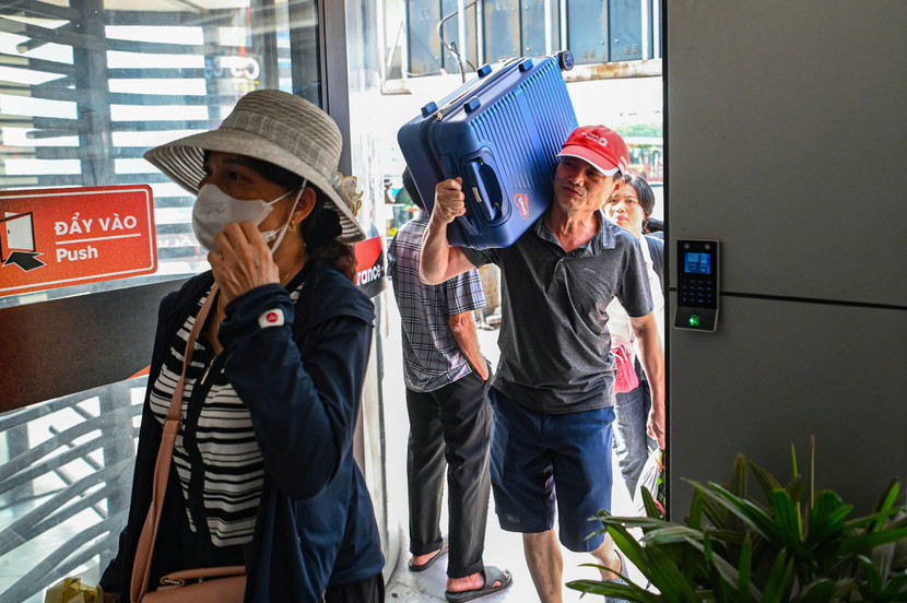 Không ít người chọn ra các bến xe từ rất sớm