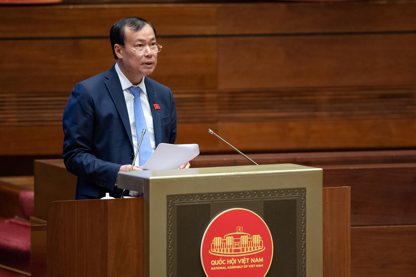 Chủ nhiệm Ủy ban Quốc phòng và An ninh của Quốc hội Lê Tấn Tới trình bày Báo cáo thẩm tra tại phiên họp Chủ nhiệm Ủy ban Quốc phòng và An ninh của Quốc hội Lê Tấn Tới trình bày Báo cáo thẩm tra tại phiên họp