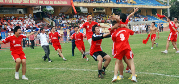 Thắng luân lưu nghẹt thở, THPT Nguyễn Thị Minh Khai đoạt Cúp vô địch ảnh 18