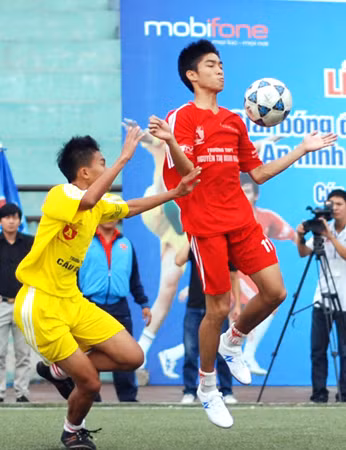 Đoạt vé chung kết trên chấm luân lưu ảnh 2