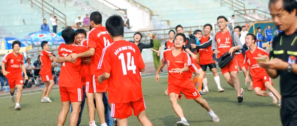 Đoạt vé chung kết trên chấm luân lưu ảnh 10