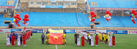 Thắng luân lưu nghẹt thở, THPT Nguyễn Thị Minh Khai đoạt Cúp vô địch ảnh 1