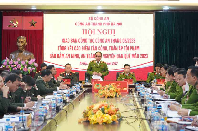 Thiếu tướng Nguyễn Thanh Tùng điều hành thảo luận và kết luận hội nghị Thiếu tướng Nguyễn Thanh Tùng điều hành thảo luận và kết luận hội nghị