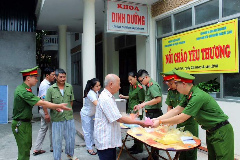 Mối quan hệ quân - dân là một hình mẫu tiêu biểu cho mối quan hệ máu thịt, cá - nước, thủy chung vẹn toàn, trở thành lời thề danh dự của quân nhân cách mạng - Ảnh: Minh Tâm Mối quan hệ quân - dân là một hình mẫu tiêu biểu cho mối quan hệ máu thịt, cá - nước, thủy chung vẹn toàn, trở thành lời thề danh dự của quân nhân cách mạng - Ảnh: Minh Tâm