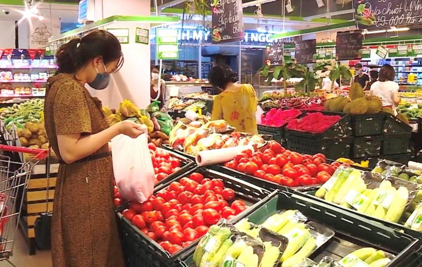 Người tiêu dùng chủ yếu tập trung những mặt hàng thiết yếu Người tiêu dùng chủ yếu tập trung những mặt hàng thiết yếu