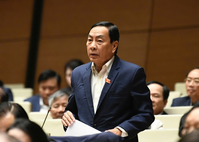 ĐBQH Phạm Văn Hoà (Đồng Tháp) phát biểu thảo luận tại Quốc hội