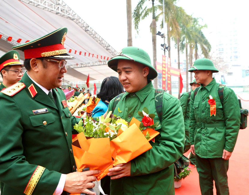 Thượng tướng Phạm Hoài Nam, Thứ trưởng Bộ Quốc phòng chúc mừng và động viên các tân binh quận Ba Đình lên đường nhập ngũ Thượng tướng Phạm Hoài Nam, Thứ trưởng Bộ Quốc phòng chúc mừng và động viên các tân binh quận Ba Đình lên đường nhập ngũ