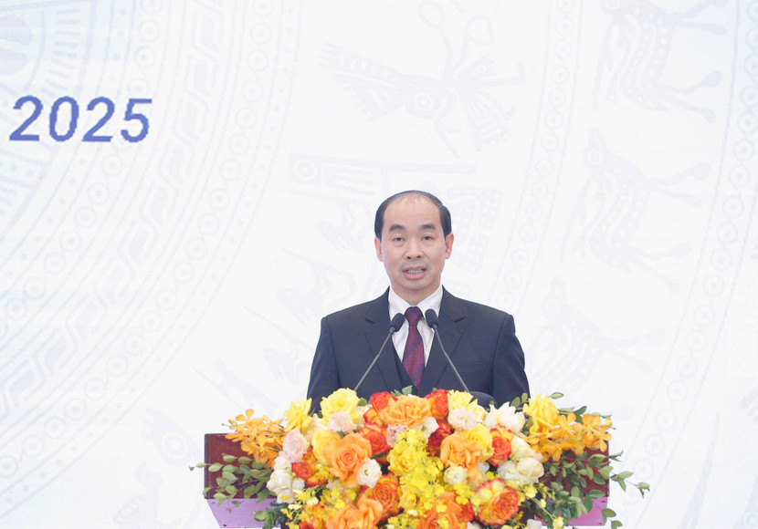 Phó Giám đốc phụ trách Sở Y tế Hà Nội Nguyễn Đình Hưng đọc diễn văn kỷ niệm