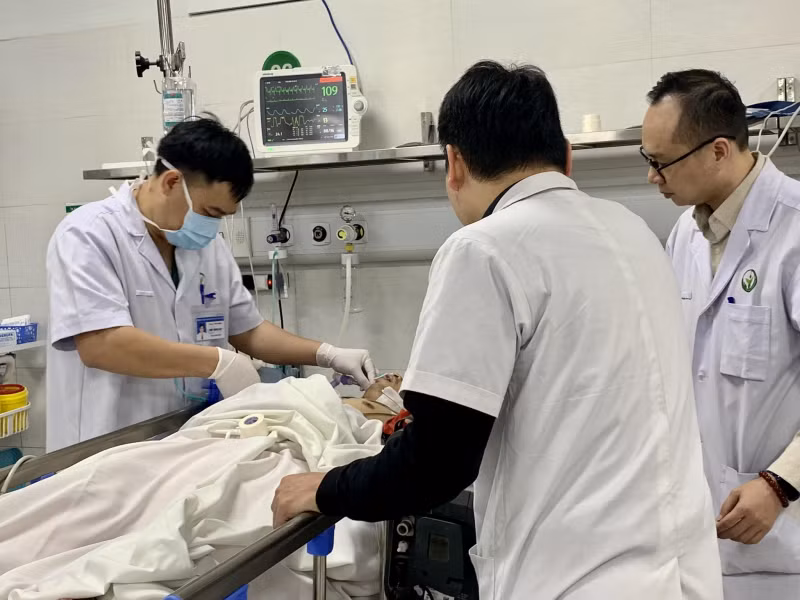 Cấp cứu bệnh nhân tại Bệnh viện Việt Đức Cấp cứu bệnh nhân tại Bệnh viện Việt Đức