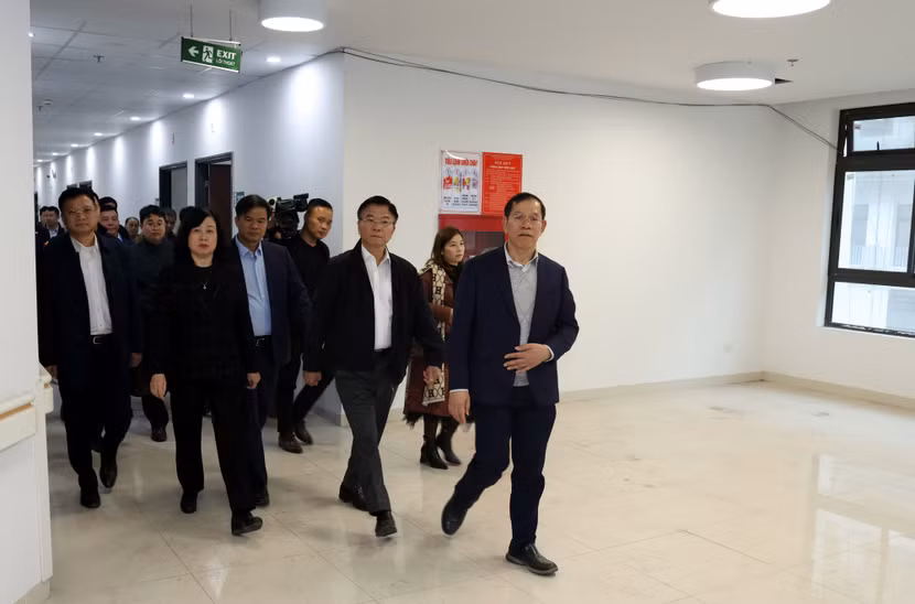 Phó Thủ tướng Lê Thành Long kiểm tra tại dự án Cơ sở 2 Bệnh viện Bạch Mai