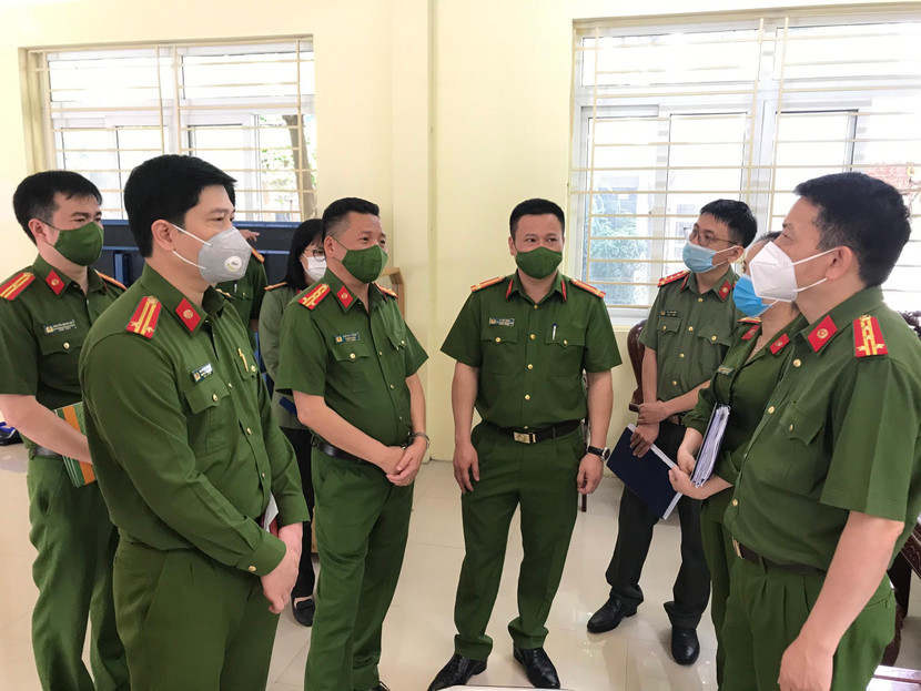 Đại tá Nguyễn Hồng Ky - Phó Giám đốc CATP Hà Nội đánh giá cao nỗ lực của CAQ Cầu Giấy nói chung và CAP Dịch Vọng Hậu nói riêng trong triển khai thực hiện Đề án 06