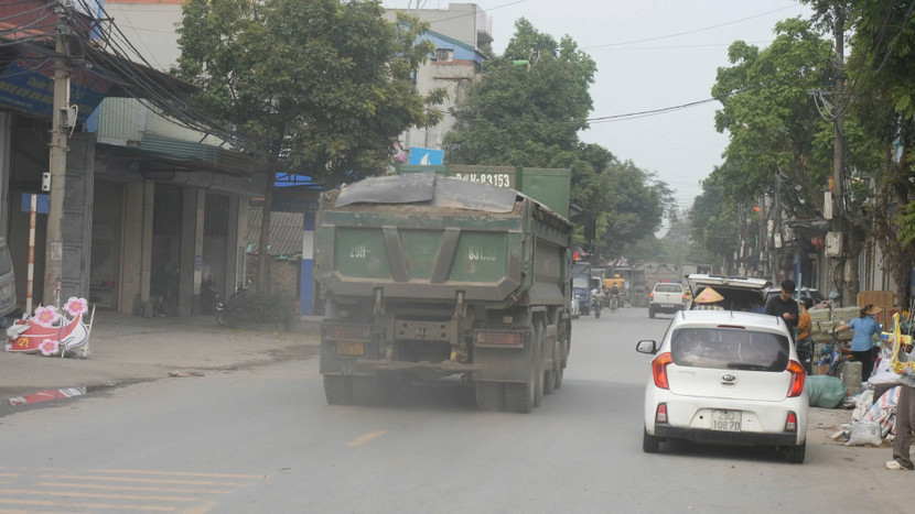 ... nên tranh thủ các xe khác nhận thông tin là chuyển hướng, bất chấp đường cấm ... nên tranh thủ các xe khác nhận thông tin là chuyển hướng, bất chấp đường cấm