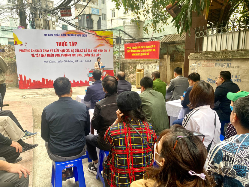 Người dân hưởng ứng, tham gia quan sát, thực nghiệm diễn tập PCCC tại chung cư mini Kinh Đô 12 và Thiên Sơn